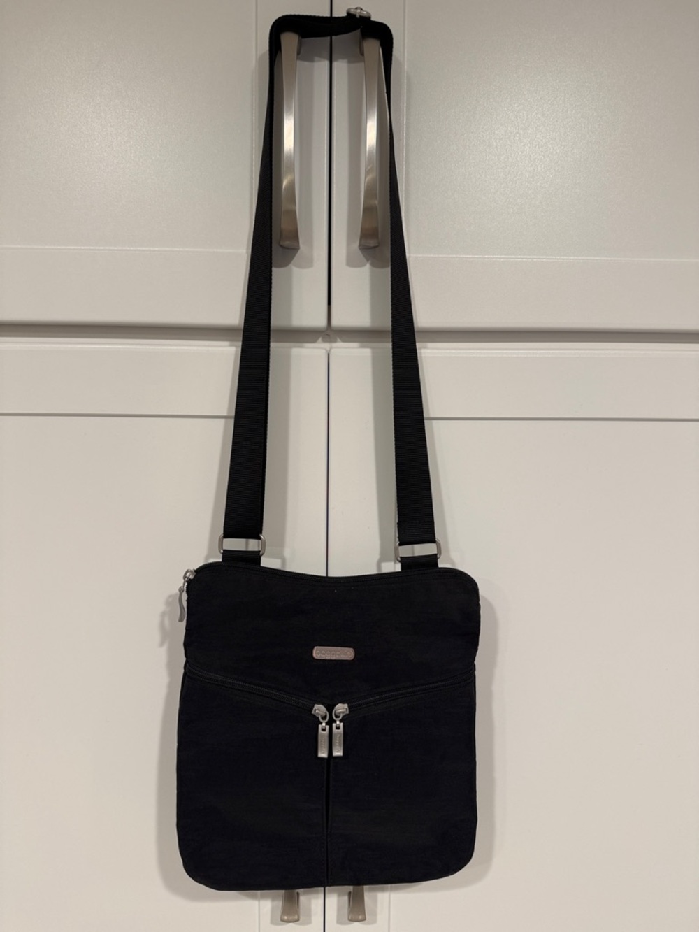 Baggallini Horizon Black Crossbody Messenger Bag